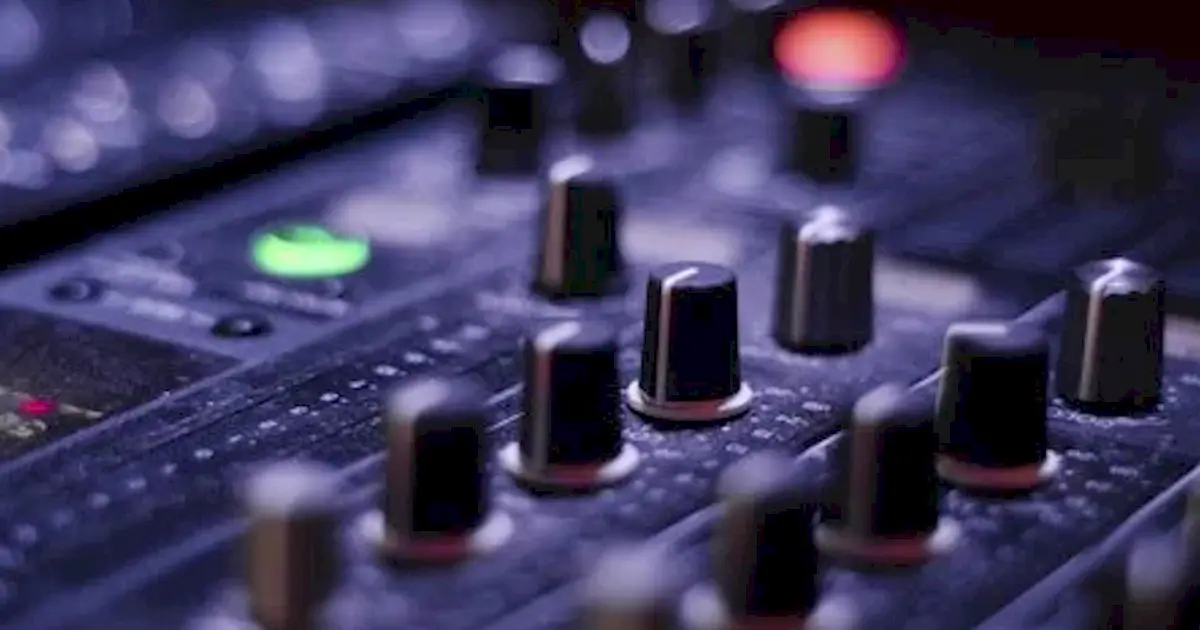 Suno Studio 2.0: como a nova IA quer conquistar produtores musicais e vencedores do Grammy