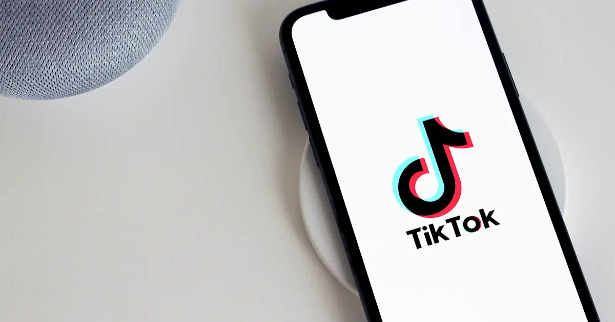 Cortes no TikTok: entenda a estratégia da plataforma ao trocar moderadores por sistemas de IA